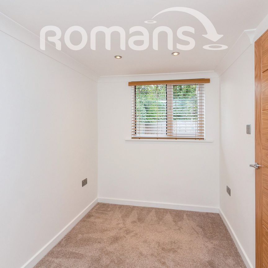 Holly Hedge Road, Frimley, Camberley, GU16 - Photo 1