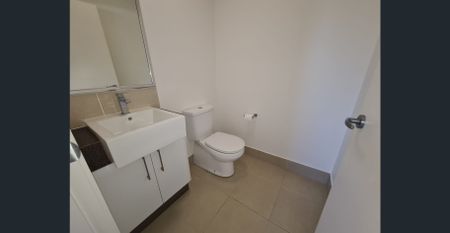 MODERN AIR CONDITIONED TOWNHOUSE - Photo 5