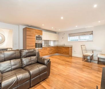 3 bedroom flat to rent - Photo 2