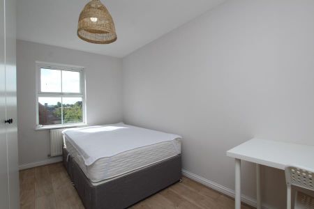 6 bedroom end of terrace house to rent - Photo 2