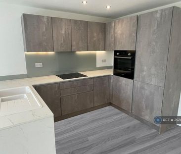 4 bedroom end of terrace house to rent - Photo 3