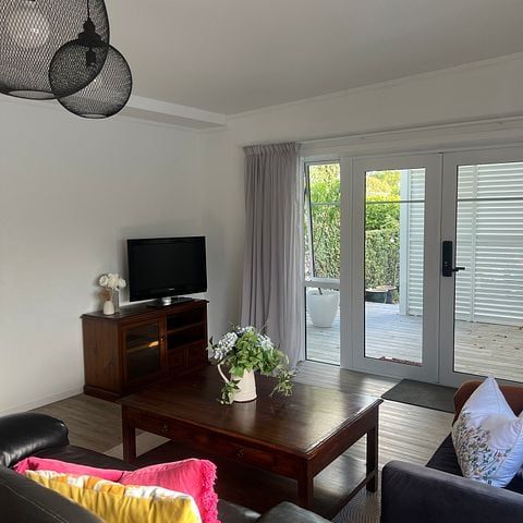 Fully furnished modern unit imcl power - Photo 1