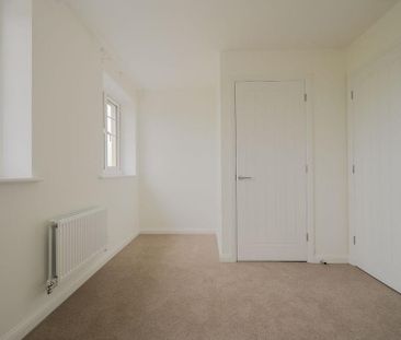 2 bedroom semi-detached house to rent - Photo 5