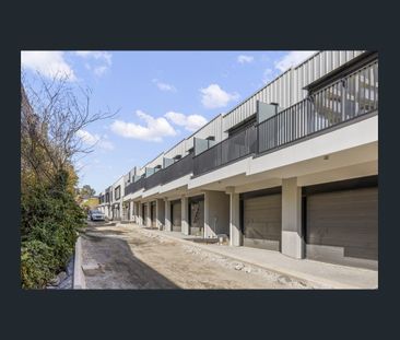 Bluebell Lane: Sophisticated Townhouse Living in the Heart of Ivanhoe - Photo 3