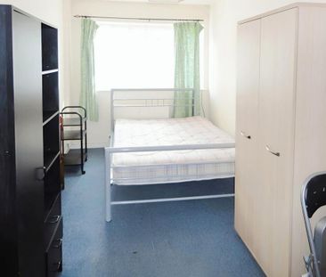 6 bedroom terraced house to rent - Photo 4