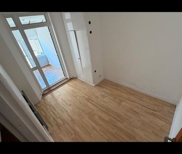 3 Bed Maisonette, Yew Grove, NW2 - Photo 3