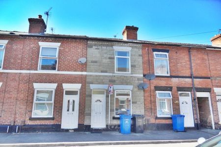 2 bedroom terraced house to rent - Photo 2