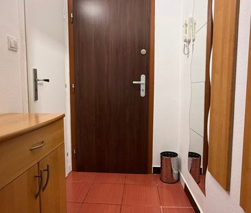 Ponúkam na prenájom kompletne zrekonštruovanú garsónku vo výbornej lokalite. - Photo 1