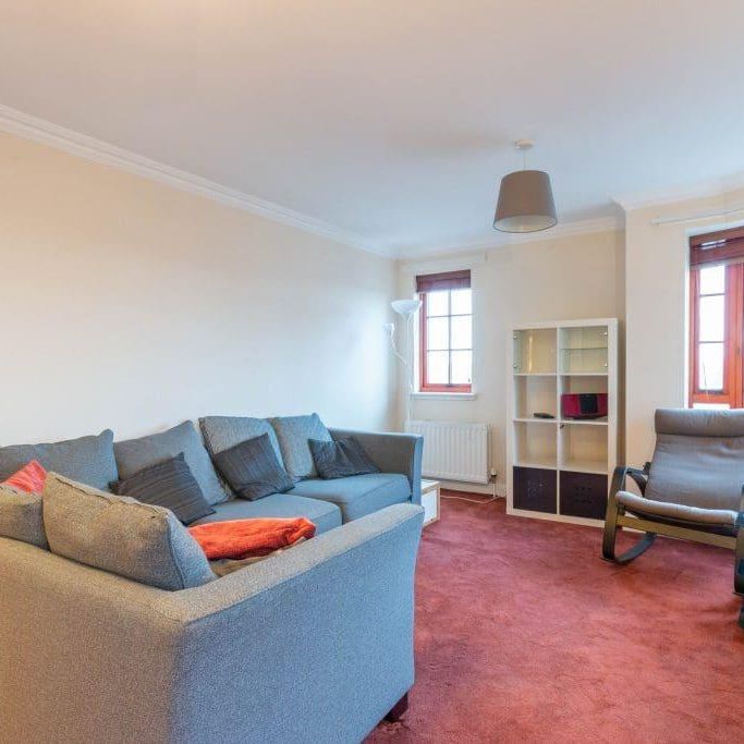 3 bedroom flat to rent - Photo 1
