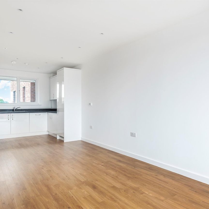 Reynard Mills, Brentford, Reynard Way - Photo 1