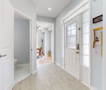 For Lease - 305 Clay stones Street, Newmarket, Ontario - Photo 2