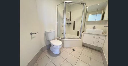 Modern 3-Bedroom Townhouse in Prime Chermside Location - Pet Friendly - Photo 5