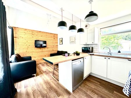 5 Bedroom - Photo 4
