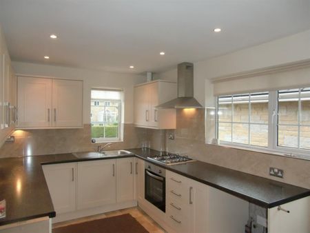 2 bedroom Bungalow To Let - Photo 2