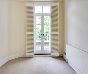 3 bedroom house in South Kensington - Photo 1