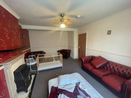 3 bedroom semi-detached house to rent - Photo 2