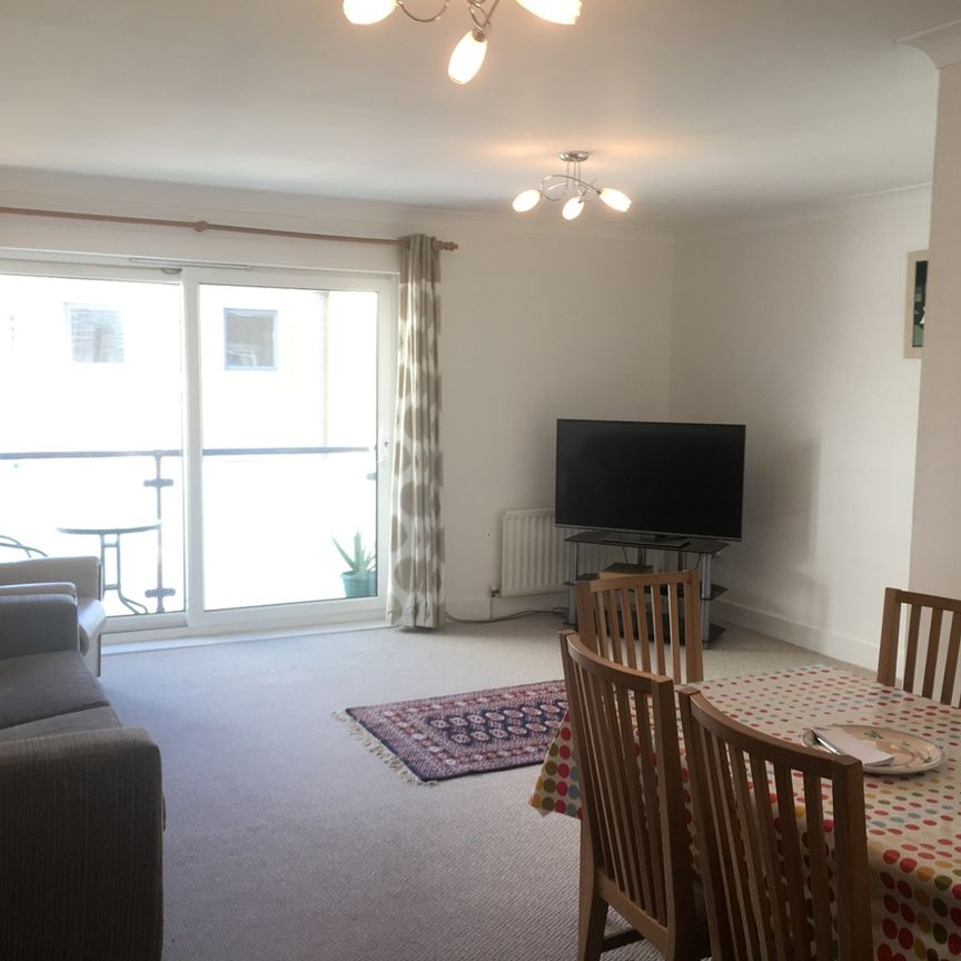 2 Bed Flat, Cascades Court, SW19 - Photo 1