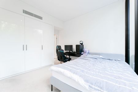 Luxury brand new 1 bedroom+1 large study with door with 2 bathrooms - Photo 5