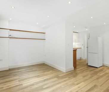Flat to rent on - Photo 1