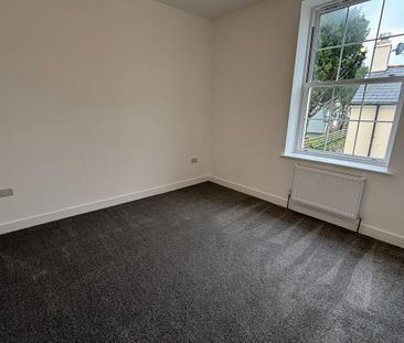 4 bedroom semi-detached house to rent - Photo 2