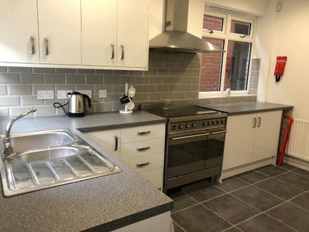 4 bedroom terraced house to rent - Photo 4