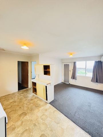 NEW LYNN, 1 BEDROOM - Photo 3