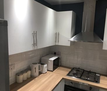 Room in a Shared House, Hurdlow Walk, M9 - Photo 6