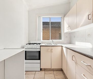 Three-Bedroom Family Home in Prime Belmore Location - Photo 2