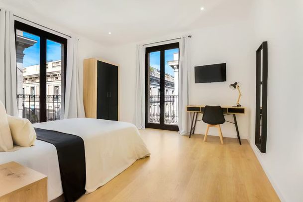 Carrer de la Reina Cristina, Barcelona, Catalonia 08003 - Foto 1