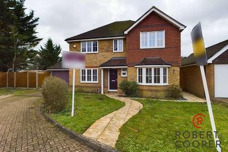 Holm Grove, Hillingdon, Middlesex, UB10 - Photo 2