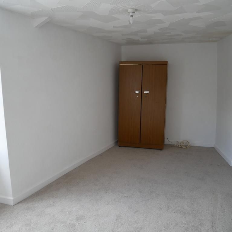 1 bedroom in a flat share to rent - Photo 1