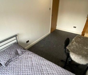 6 bedroom semi-detached house to rent - Photo 6