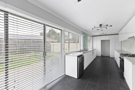 A renovated gem and family home in great location! - Photo 5