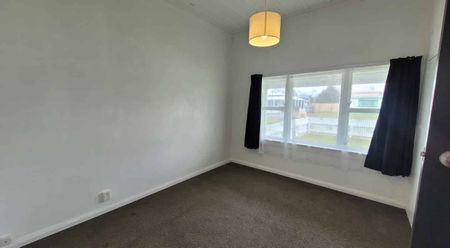 Lovely large family home - Photo 5