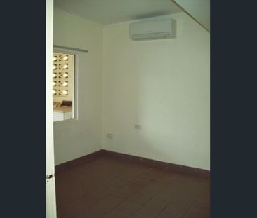 2 bedroom unit with courtyard - Photo 2