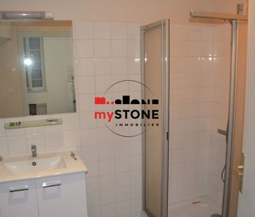 A CHATILLON SUR CHALARONNE – A LOUER Studio de 26m² au 1er étage av... - Photo 4
