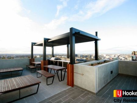 Apartment with Extravagant City Lifestyle and City Views for Lease! - Photo 3