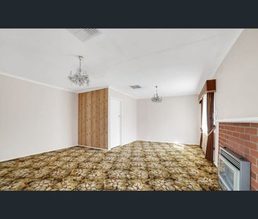Spacious Family Living in a Convenient Springvale Location - Photo 1