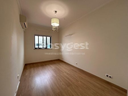 Moradia T3 em Lisboa - Photo 2