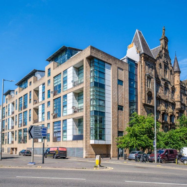 To Let 2 Bed Flat - Photo 1