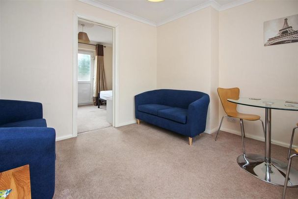 3 bedroom end of terrace house to rent - Photo 1