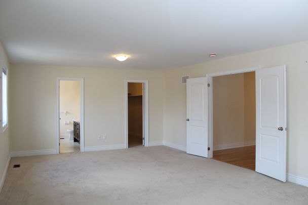 For Lease - 207 Gardiner Drive, Bradford West Gwillimbury, Ontario - Photo 1