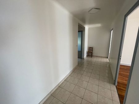 A LOUER Maison de 220m² - 6 chambres, - Photo 4