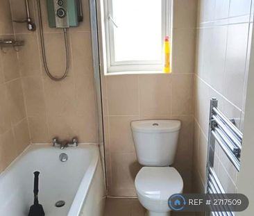 2 bedroom semi-detached house to rent - Photo 6