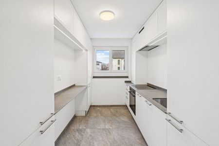 Living at the highest level: Fantastic 4.5-room maisonette after complete renovation - Photo 3