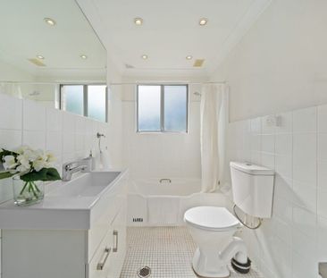 Effortless Modern Living with a North-East Aspect in the Centre of ... - Photo 4