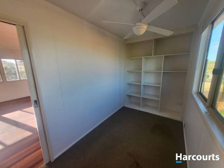 Beautiful Home With Scenic Views - Photo 5