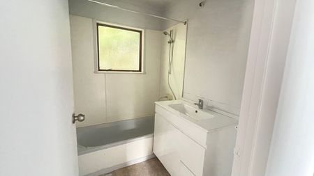 3-Bedroom Home in Conifer Grove – $570/wk - Photo 3