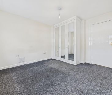 3 bedroom end of terrace house to rent - Photo 2