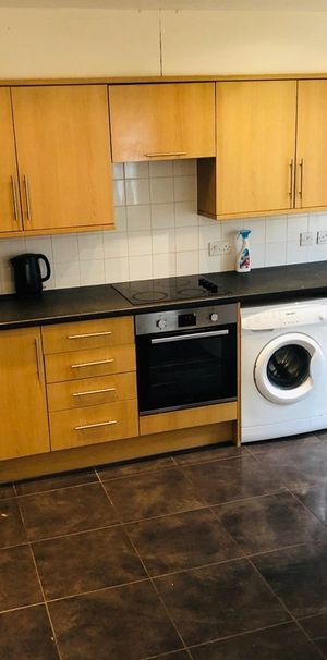 Room in a Shared House, Tenth Avenue, BS7 - Photo 1